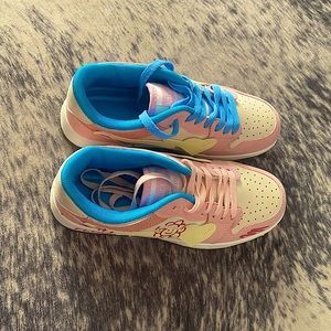 Kadulang Pink Flower Sneakers.